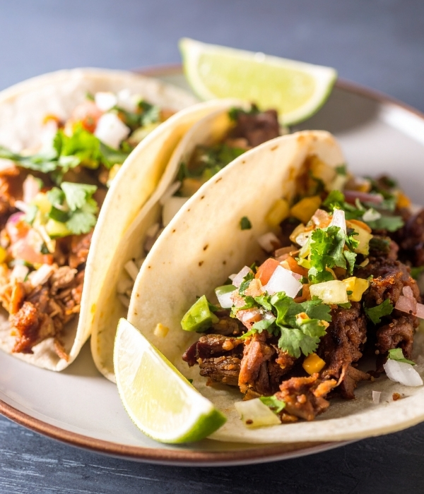 Tacos Kebab mit Käse und Pommes