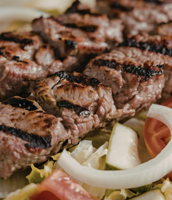 Poulet Kebab vom grill, mit Gemüse